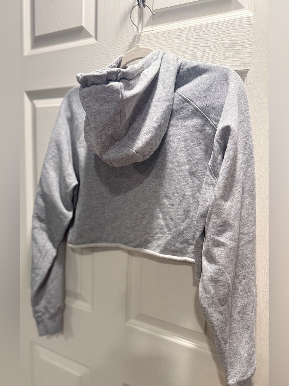 Gymshark Training Cropped Hoodie – Women’s Medium – Light Gray Sweatshirt - Picture 8 of 11